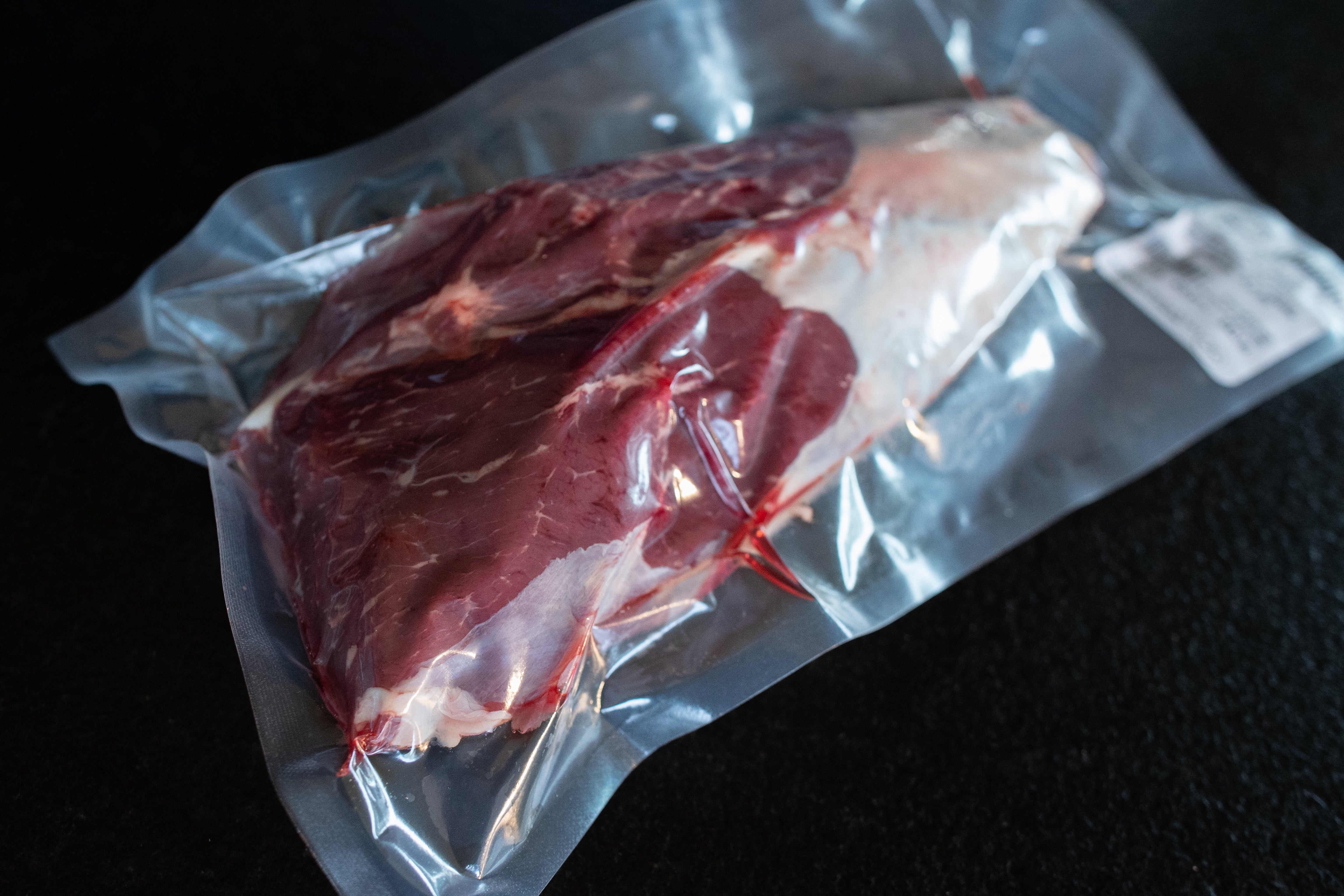 Vakuově balený hovězí váleček z plece Fox Meadows – čerstvé hovězí na steaky i pomalé pečení