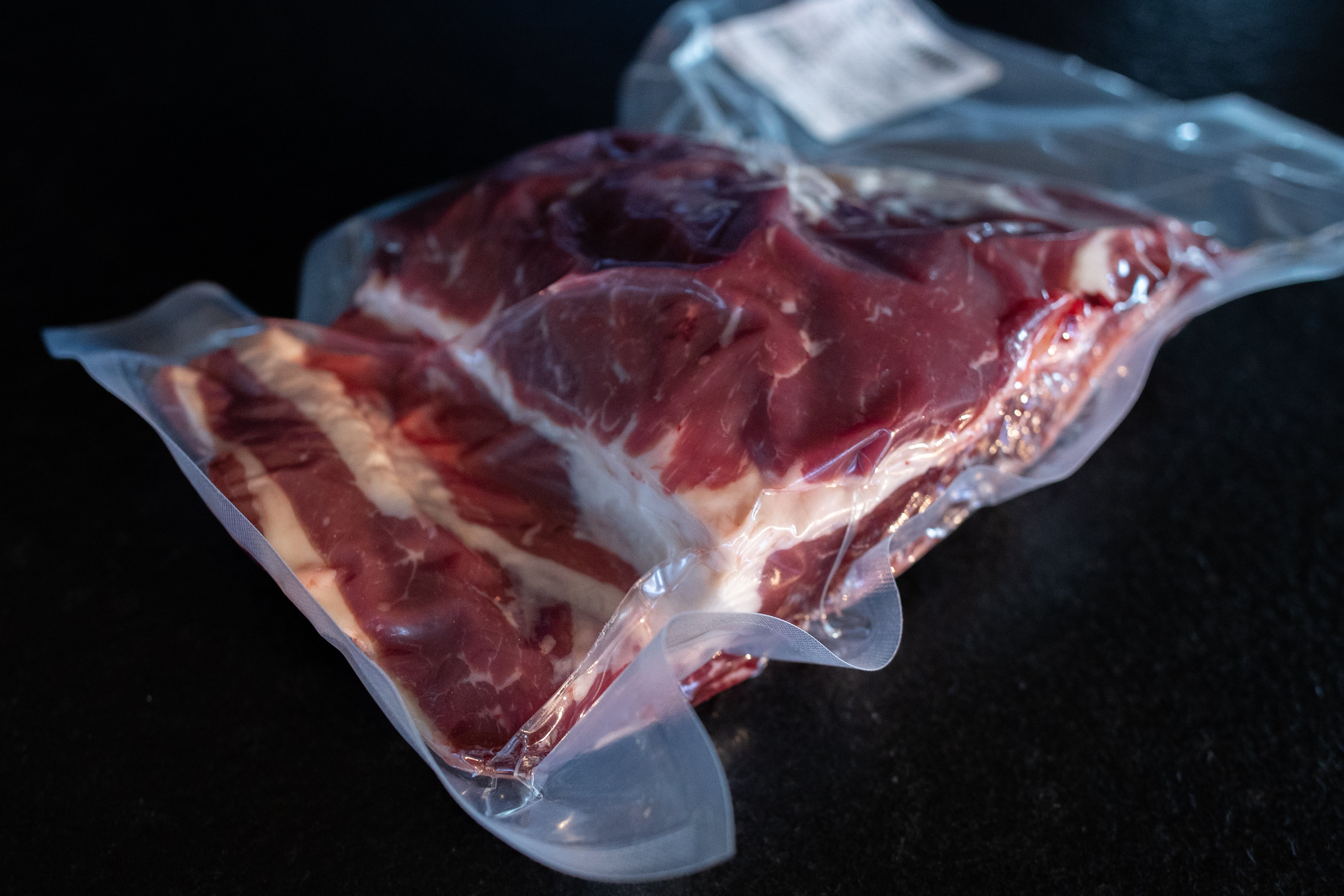 Vakuově balený pupek na guláš Fox Meadows – čerstvé hovězí s bohatou chutí