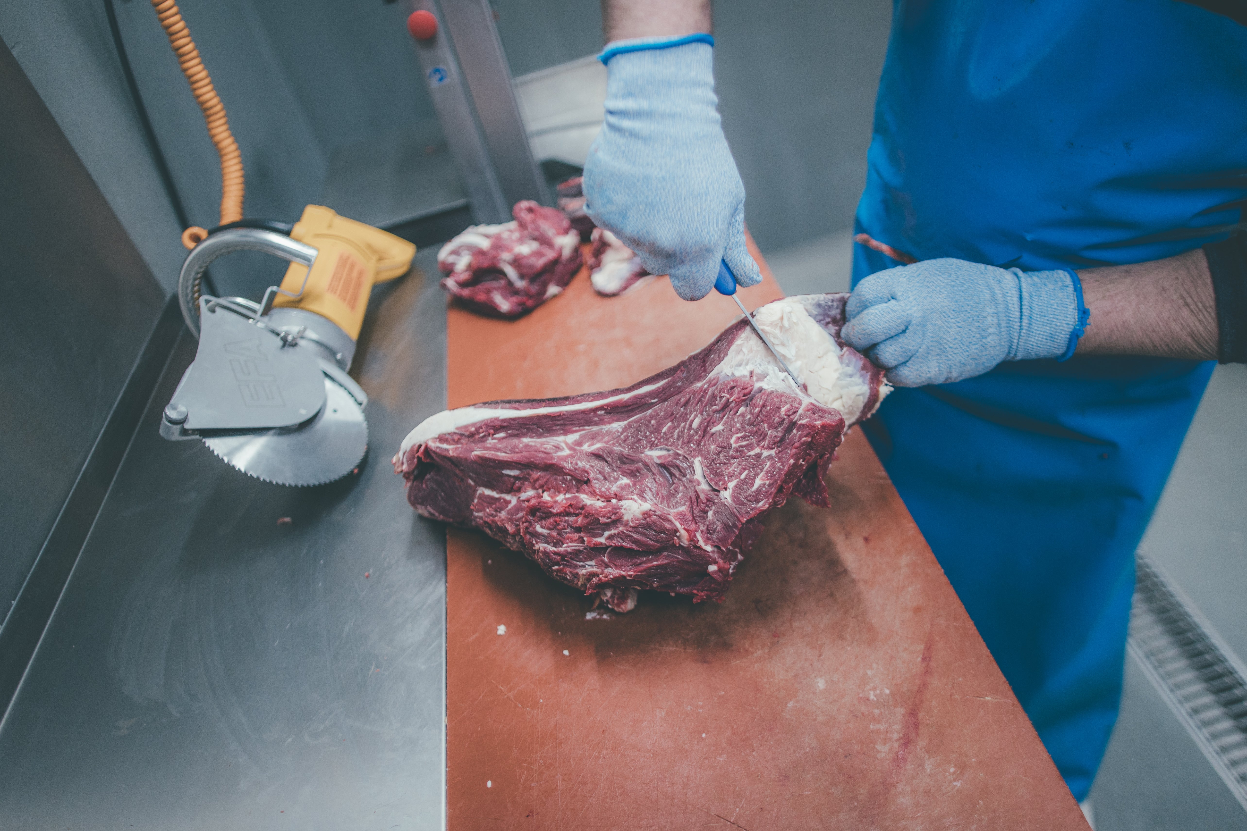 Tradiční zpracování hovězího masa na farmě Fox Meadows