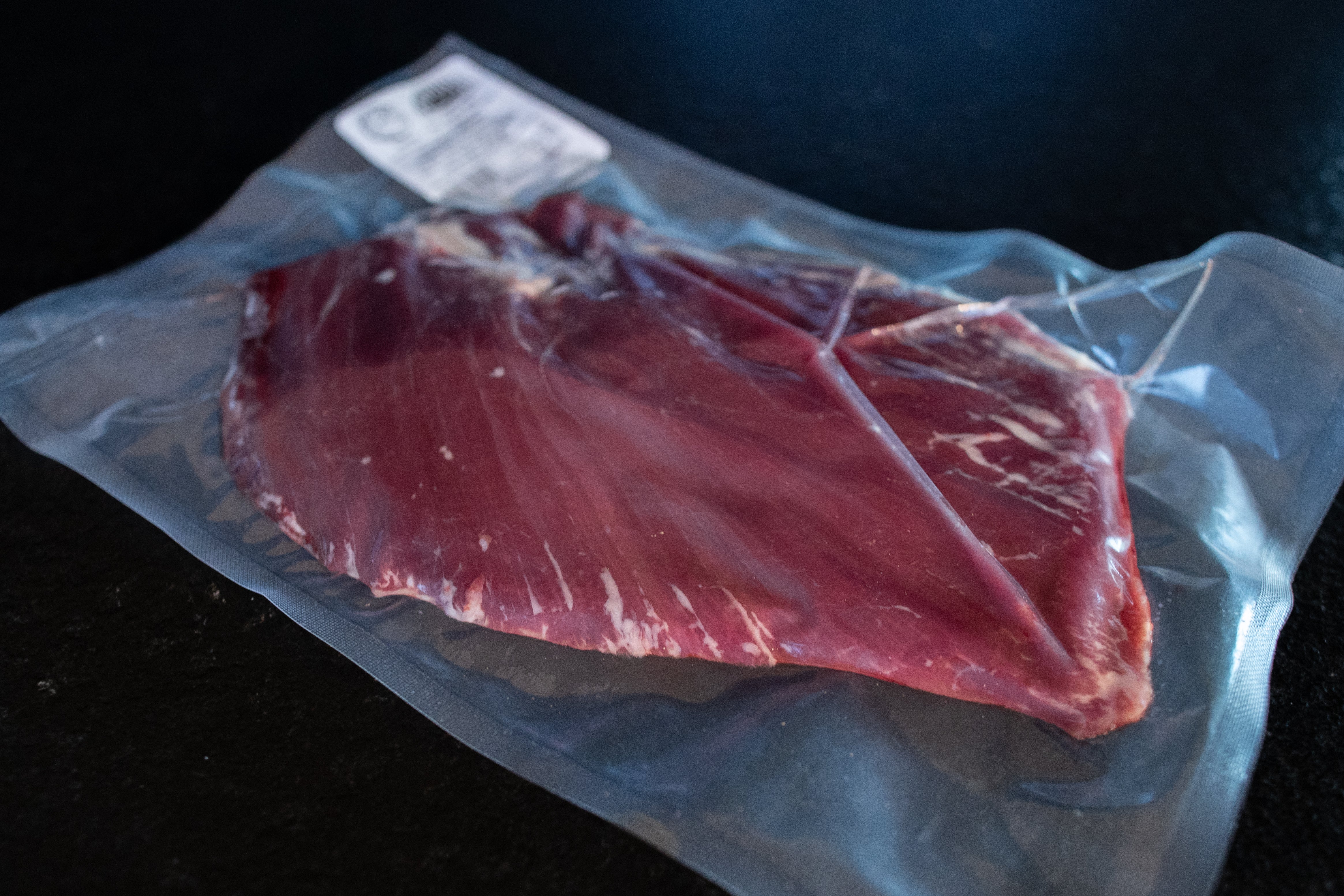Vakuově balený hovězí flank steak Fox Meadows – čerstvé hovězí na steaky i dušené pokrmy