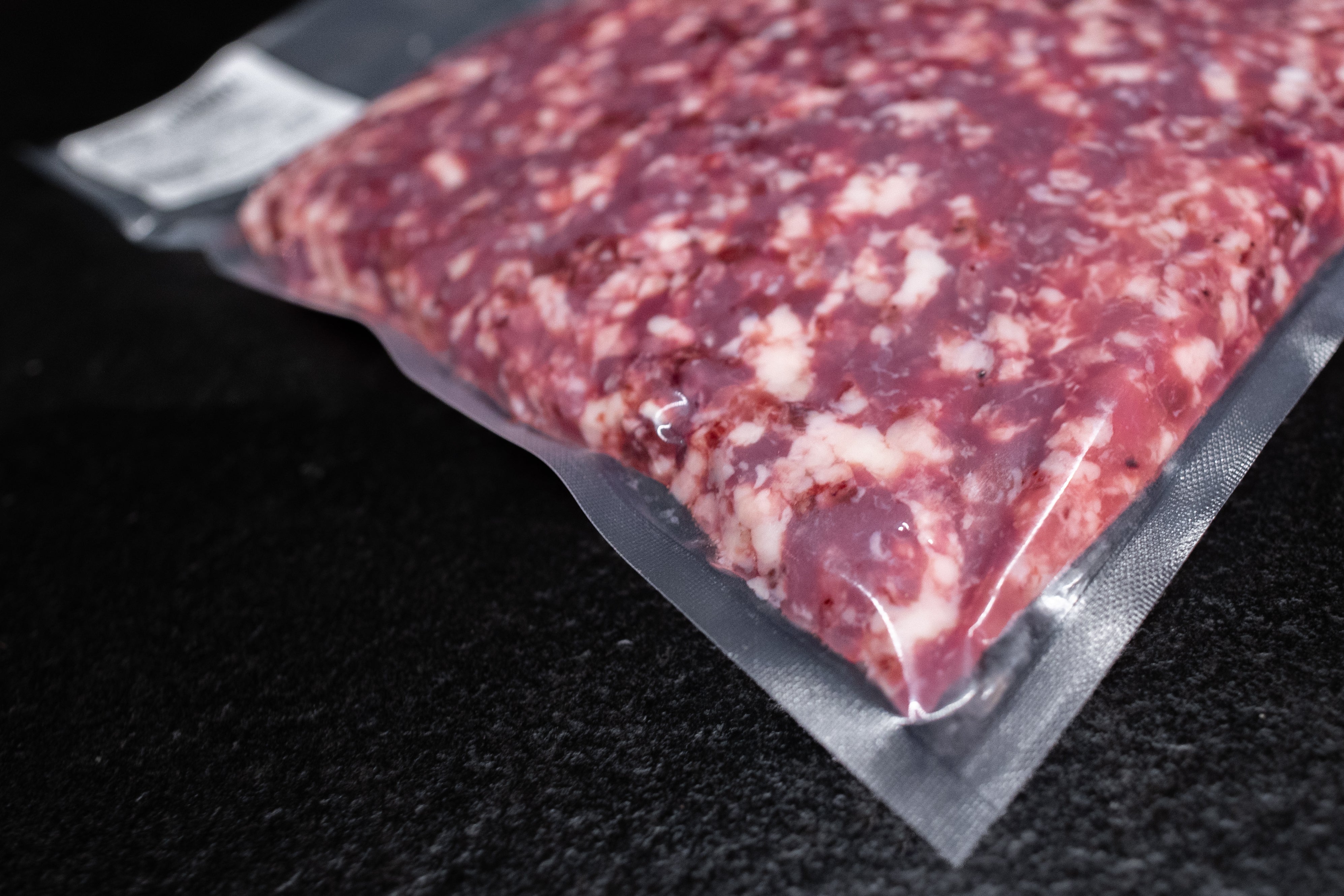 Vakuově balené mleté maso na burgery Fox Meadows – čerstvá hovězí směs na vaření i dušení
